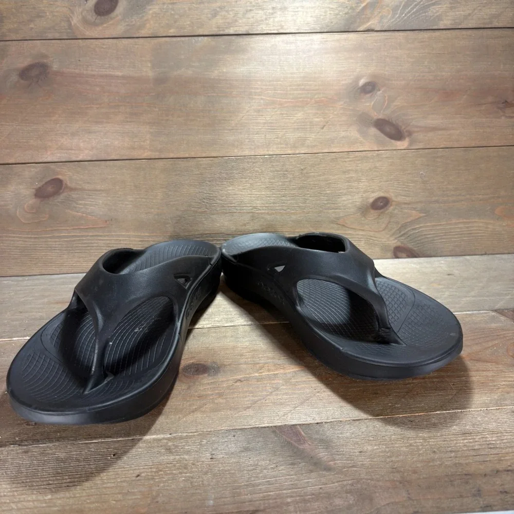 OOFOS OOriginal Mens size 10 shoes Black Recovery Slip On flip flop sandals
